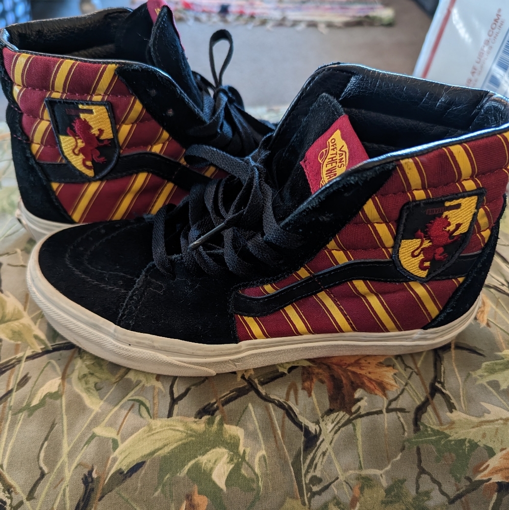 🌟Gryffindor high top Vans